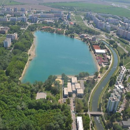 Lake Apartment, 2X Free Garage, 10 Mins To Centre Bratislava Ngoại thất bức ảnh