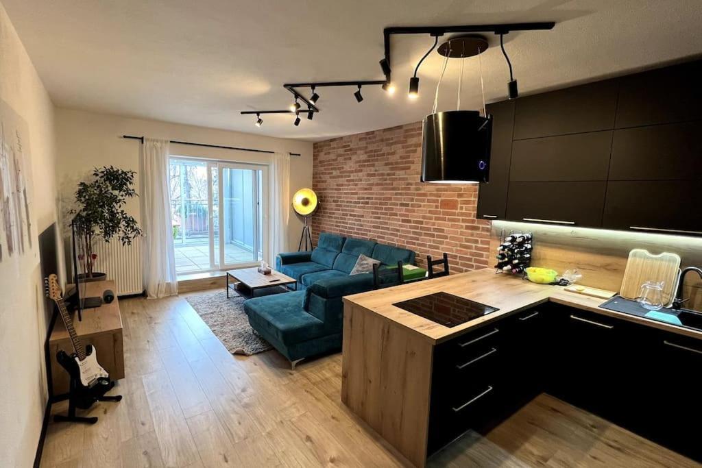 Lake Apartment, 2X Free Garage, 10 Mins To Centre Bratislava Ngoại thất bức ảnh