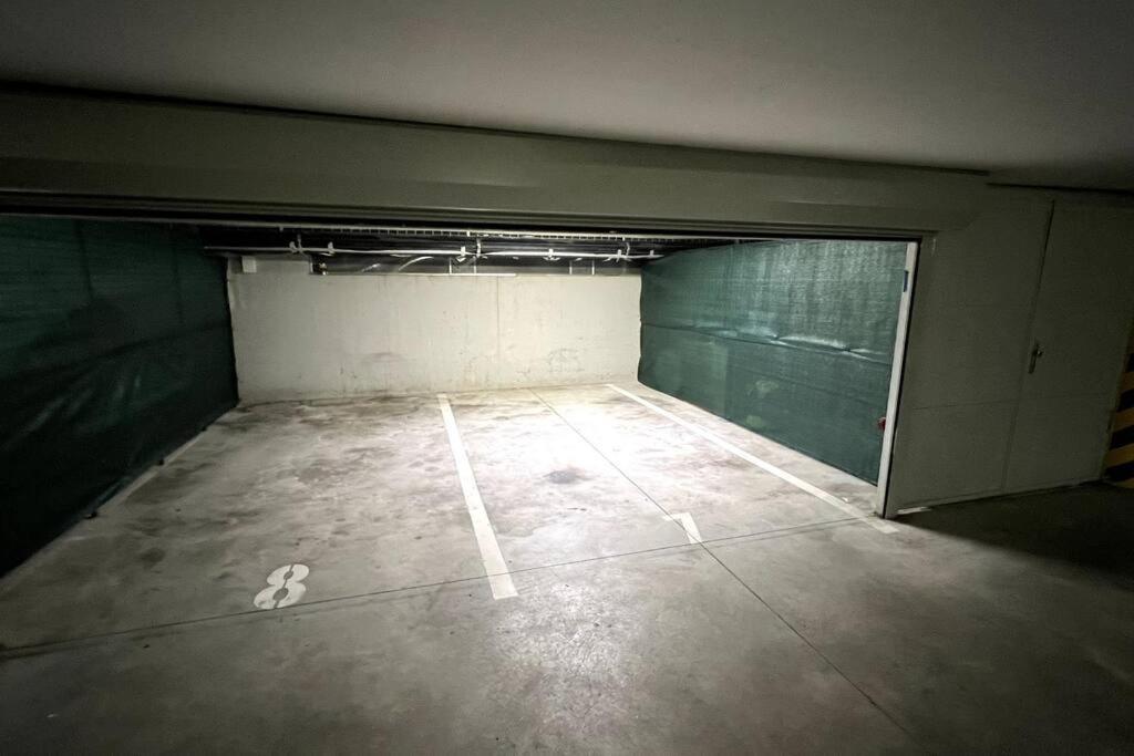 Lake Apartment, 2X Free Garage, 10 Mins To Centre Bratislava Ngoại thất bức ảnh